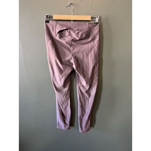 Under Armour Womens Purple Cropped Athletic Workout Leggings Size Medium - Picture 2 of 3